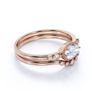 Anillo Elegante Solitario con Moissanita de Corte Ovalado de 1.1 Quilates, Engaste de Plata 925 con Oro Rosa, Minimalista, Moderno, Certificado por Terceros - Product Image 2