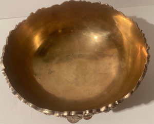 Vente en gros : Plat de table de luxe en métal, motif raisin gaufré, artisanal en aluminium et laiton, idéal comme plateau à fruits ou centre de table. - Product Image 5