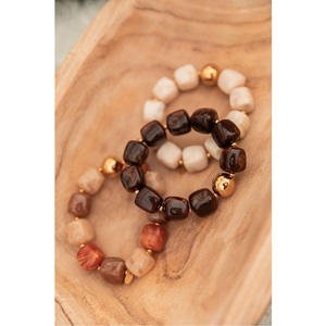 Pulsera de Resina Hecha a Mano con Diseño Artístico Sofisticado, Accesorio Elegante para Mujeres Entusiastas de la Moda - Product Image 1