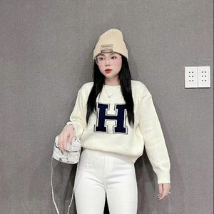 เสื้อสเวตเตอร์ถักไหมพรมแฟชั่นใหม่สำหรับผู้หญิง ความยาวเต็มตัว ผสมขนสัตว์ 35% วิสโคส 35% ไนลอน ดีไซน์น่ารัก - Product Image 1