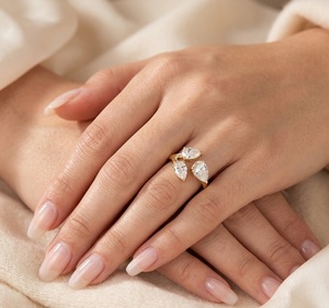 แหวนแฟชั่นสไตล์ Toi et Moi รับรองโดย IGI ทองคำขาว 14K น้ำหนัก 1.25 กะรัต แหวนหมั้นเพชรทรงลูกแพร์ เพชรเพาะเลี้ยงในห้องปฏิบัติการ แหวนแบบเปิด - Product Image 3