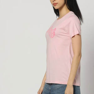 เสื้อยืดผู้หญิงคอกลมทรงหลวมใส่สบาย เนื้อผ้านุ่ม น้ำหนักเบา เหมาะสำหรับฤดูร้อน - Product Image 3