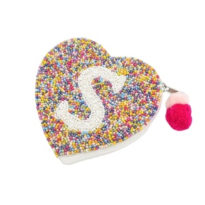 Monedero con cuentas bordado con logotipo personalizado de corazón a la moda, patrón hecho a mano intrincado, bolsas promocionales impresionantes - Product Image 1