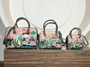 Bolsa de Viaje de Cuero Hecha a Mano de Diseño, Bolsa de Viaje Mediana de Cuero Vacuno de Primera Calidad, Elegante y Colorida con Arte Pintado de Cactus - Product Image 5