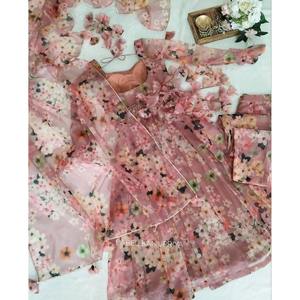 ผ้าไหมแก้วดีไซเนอร์พร้อมพิมพ์ดิจิตอลชุดทำงานด้านบน dupatta กับหัวหอมเข็มขัด - Product Image 5