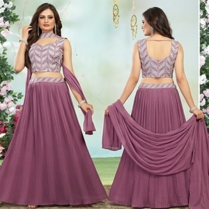 Conjunto de lehenga choli de lavanda con blusa bordada de diseñador y falda de georgette, ropa étnica india para bodas y fiestas para mujeres. - Product Image 6