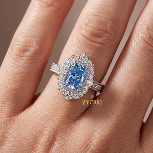 Anillo de Compromiso de Lujo con Diamante Radiante Cultivado en Laboratorio, Engaste de Garra, Moderno Anillo Nupcial de Plata 925, Elección para Novias en Bodas y Fiestas - Product Image 2