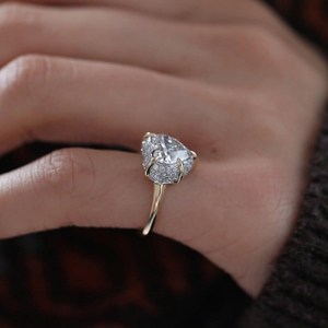 Anillo de Diamante con Corte Corazón VS2, Cultivado en Laboratorio, 2.00CT, Oro Amarillo de 10K, Joyería para Regalo de Fiesta, Boda, Cumpleaños, etc. - Product Image 4
