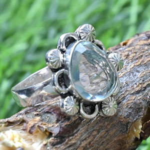 Bague de fiançailles unisexe vintage pour femme, en argent oxydé plaqué, sertie d'une pierre d'aquamarine, fabriquée à la main par Anvika Gems Jewels - Product Image 3