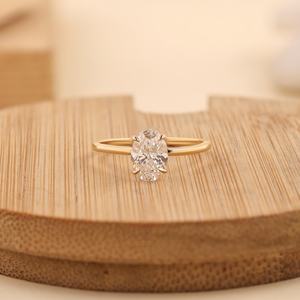 แหวนหมั้นเพชรโมอิสซาไนต์ทรงโซลิแทร์ ดีไซน์คลาสสิกหรูหรา เครื่องประดับเจ้าสาว เงินแท้ 925 ชุบทอง 14K ของขวัญ - Product Image 1