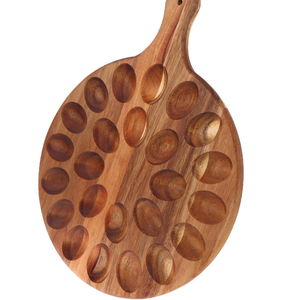 Plateau rond en bois pour œufs farcis avec poignée, planche de service écologique - Product Image 6