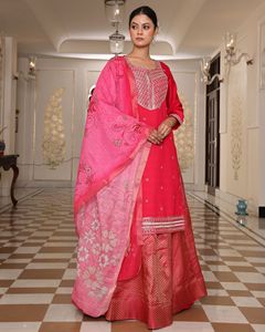 ชุดอานาร์กาลีสีชมพูสวยหรูสำหรับผู้หญิง แขนสามส่วน ผ้าฝ้ายผสมไหมเครป ตัดเย็บแบบกึ่งสำเร็จรูป ยืดหยุ่น แห้งเร็ว เหมาะสำหรับงานปาร์ตี้และงานแต่งงาน - Product Image 6