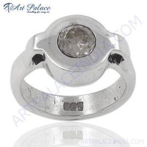 Anillo de plata con piedras preciosas de zirconia cúbica de diseño simple - Product Image 1
