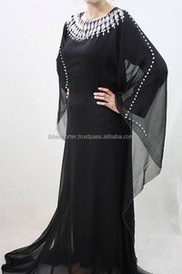 Caftan noir en tissu ample et léger avec travail de la pierre sur le cou et les manches - Product Image 2