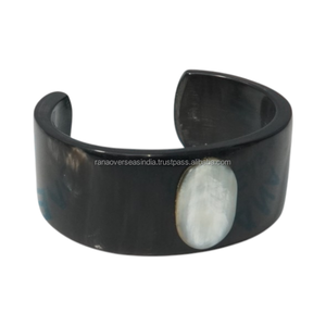 Pulsera de Hueso Artesanal Ecológica, Brazalete Abierto, Joyería Étnica Tribal de Moda para Mujer, Colección - Product Image 1