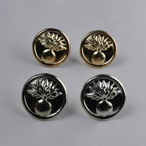 Écussons et porte-clés vintage en chenille brodés étoiles et fleurs, écologiques, à coudre, personnalisables pour accessoires vestimentaires - Product Image 2