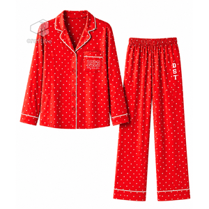 Delta |   Sigma |   Conjunto de Pijama para Mujer Theta Sorority con Estampado de Corazones Rojos, Botones al Frente, Manga Larga, Cuello con Muescas y Ribete en Contraste - Product Image 1