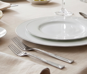 Ensemble de couverts haut de gamme en acier inoxydable, finition argentée, pour mariage, dîner et événements, avec poignée design et fabrication artisanale - Product Image 1