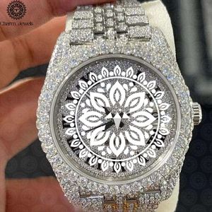 Montre de luxe pour femme Charm Jewels en acier inoxydable, cadran analogique à quartz rond, cristal saphir, accents de diamants, fermoir pliant - Product Image 1