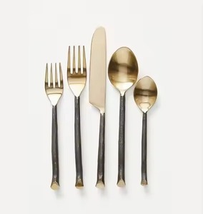 Ensemble de couverts en laiton faits à la main, finition dorée, collection d'ustensiles de table élégants pour mariage et banquet - Product Image 3
