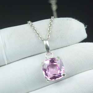 จี้คุนไซต์สีชมพูทรงคุชชั่น 15 กะรัต สร้อยคอเงินแท้ 925 สไตล์วินเทจ ของขวัญครบรอบที่ดีที่สุด เครื่องประดับ - Product Image 1