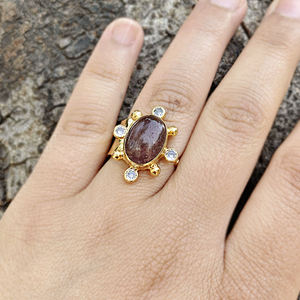 Bague ajustable en laiton massif plaqué or 18 carats avec pierre ovale en quartz cerise naturel et accent CZ, motif soleil, vente en gros - Product Image 1