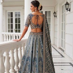 Lehenga Choli de Seda Premium con Bordado Pesado y Trabajo Zari, Dupatta Elegante, Precio al por Mayor por Royal Exports - Product Image 5