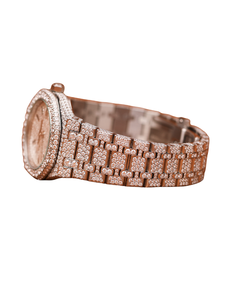 Montre personnalisée en or blanc, cadran blanc, entièrement sertie de diamants Moissanite ronds, avec date classique et chiffres romains - Product Image 3