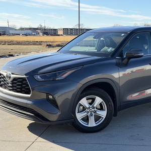 Toyota Highlander AWD SUV 2024 d'occasion certifiée de luxe avec moteur 4.1-6L et transmission automatique - Product Image 1