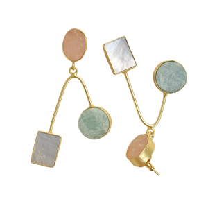 Pendientes colgantes geométricos asimétricos de triple piedra chapados en oro con amatista semipreciosa, cuarzo rosa y madreperla. - Product Image 6