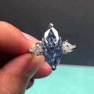 Anillo de Compromiso de Tres Piedras con Diamante Azul Marquesa de 9 Quilates, Cultivado en Laboratorio, Certificado por IGI, Oro Amarillo de 14K, VS+, Anillo de Promesa - Product Image 1
