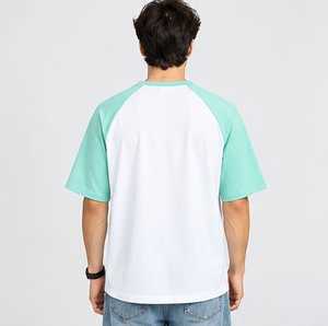 Camiseta de Hombre con Bloques de Color, Manga Raglán, Cuello Redondo, Corte Regular, Casual, 100% Algodón, Blanco Sólido con Ribete en Verde Menta, Transpirable - Product Image 4