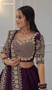 Increíble Conjunto de Lehenga-Choli Morado con Bordado de Hilo y Lentejuelas, Aspecto Magnífico en Faux Georgette, Venta al Por Mayor - Product Image 2