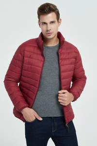 Chaqueta Acolchada Roja Unisex, Cuello Alto, Cierre de Cremallera, Resistente al Viento, Ropa Casual de Invierno, Corte Regular Delgado, Relleno de Fibra de Poliéster 100% - Product Image 4