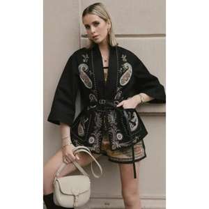 Kimono d'été pour femme en satin tie-dye bohème, col en V, coupe ample, respirant, taille naturelle, motif uni, haute qualité - Product Image 2