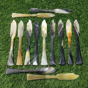 Cuchillo y espátula para mantequilla hechos a mano con cuerno de buey y vaca, de alto brillo, al mejor precio. - Product Image 5