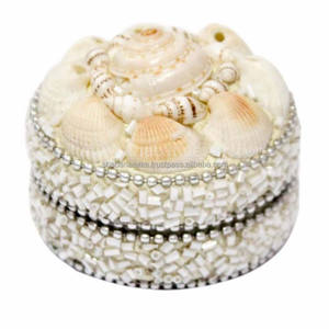 Elegant <b>White</b> Glitter Beads Round Box <b>With</b> <b>Lid</b> Jewelry <b>Boxes</b> for Home Pill Box for Women Portable Designer Wedding Favor Box - Product Image 5