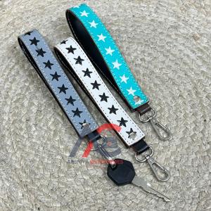 Porte-clés en cuir de vachette véritable fait main, motif étoile, design premium, avec dragonne, pour unisexe - Collection 2026 - Product Image 1