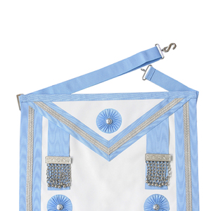 Tablier de Cérémonie Brodé Personnalisé avec Pompons Dorés et Bordure en Dentelle Bleue – Régalia de Luxe Premium, Formes et Tailles Personnalisables - Product Image 5
