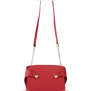 Sac à bandoulière de luxe rouge minimaliste pour femme, élégant, avec chaîne, sac à main tendance avec logo personnalisé, vente en gros - Product Image 4