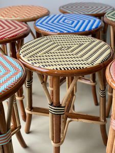 Tabouret en rotin tressé fait main moderne, chaise en bambou naturel pour un salon élégant, un patio, un café et une décoration intérieure - Product Image 2