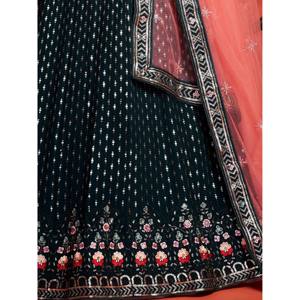 Lehenga Choli de Georgette con Lentejuelas Verdes y Estampado Plisado, Talla Grande - Product Image 2