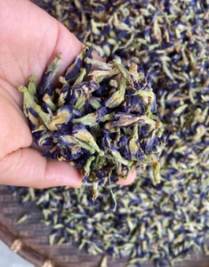 Thé aux fleurs de pois papillon en sachets, couleur bleue naturelle, vapeur, santé, minceur, thé aux fleurs et aux herbes, origine Vietnam - Product Image 4