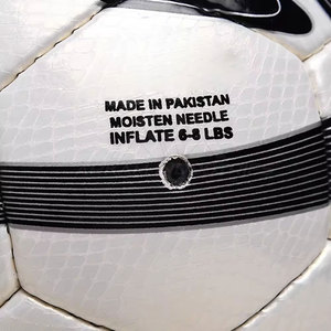 Ballon de football professionnel longue durée, panneaux robustes, idéal pour l'entraînement - Product Image 6