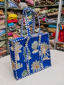 Sac fourre-tout en toile bleu imprimé, style bohème, sac de shopping d'été avec motif palmier et design rayé - Product Image 1