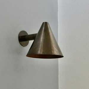 Applique Murale Industrielle en Métal Conique, Design Géométrique, Luminaire d'Intérieur Durable, Décoration Maison, Style Salon - Product Image 5