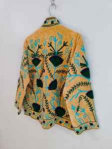 Veste en velours brodée à la main, veste ethnique faite à la main, veste florale Suzani, veste en velours pur, style bohème hippie - Product Image 6