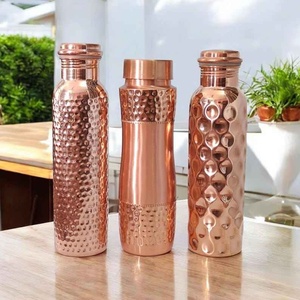 Bouteille d'eau en cuivre pur de haute qualité, finition martelée, vaisselle ayurvédique, produit éco-responsable, bouteille pour la santé holistique, fitness - Product Image 1