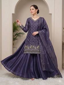 Ensemble prêt-à-porter entièrement cousu avec haut en soie Fandy orné de perles et de broderies de sequins, pantalon Plazzo et dupatta. - Product Image 3