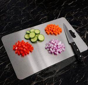 Planche à découper en acier inoxydable artisanale la plus vendue, compatible lave-vaisselle, emballage individuel, pour usage en cuisine - Product Image 6